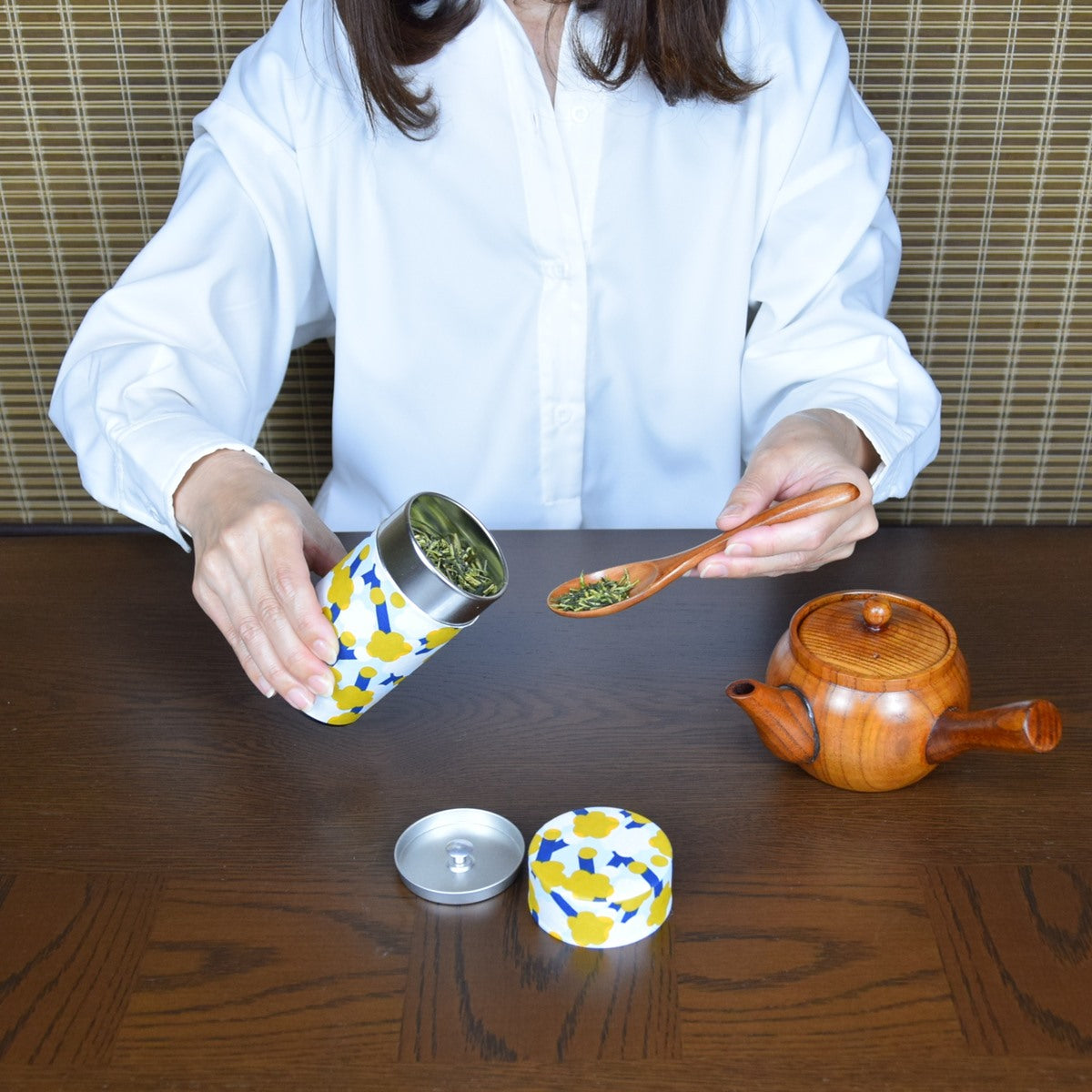 職人仕上げ|幸せの文様 茶缶 梅|手染め和紙 日本製 茶筒