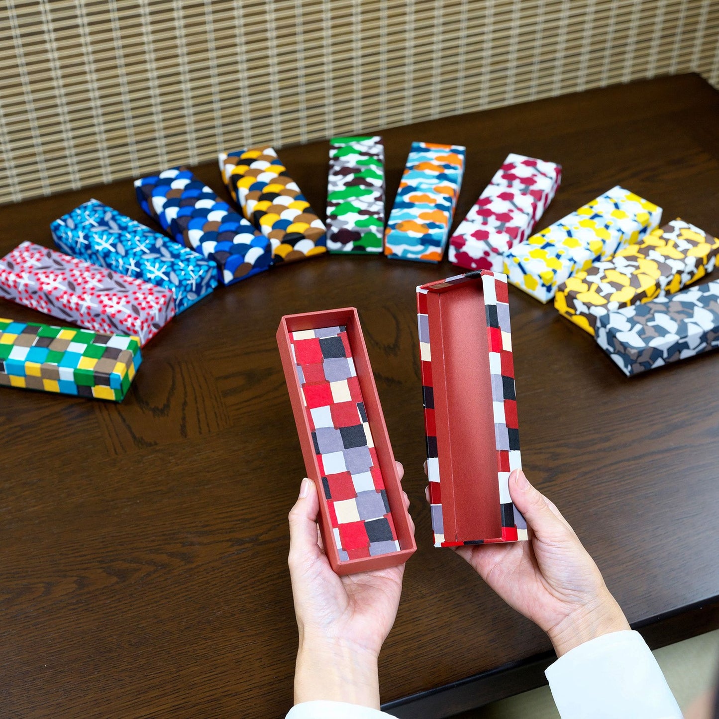 京都職人仕上げ｜幸せの文様ペンケース｜手染め和紙の貼り箱｜松文様の日本製 小物入れ