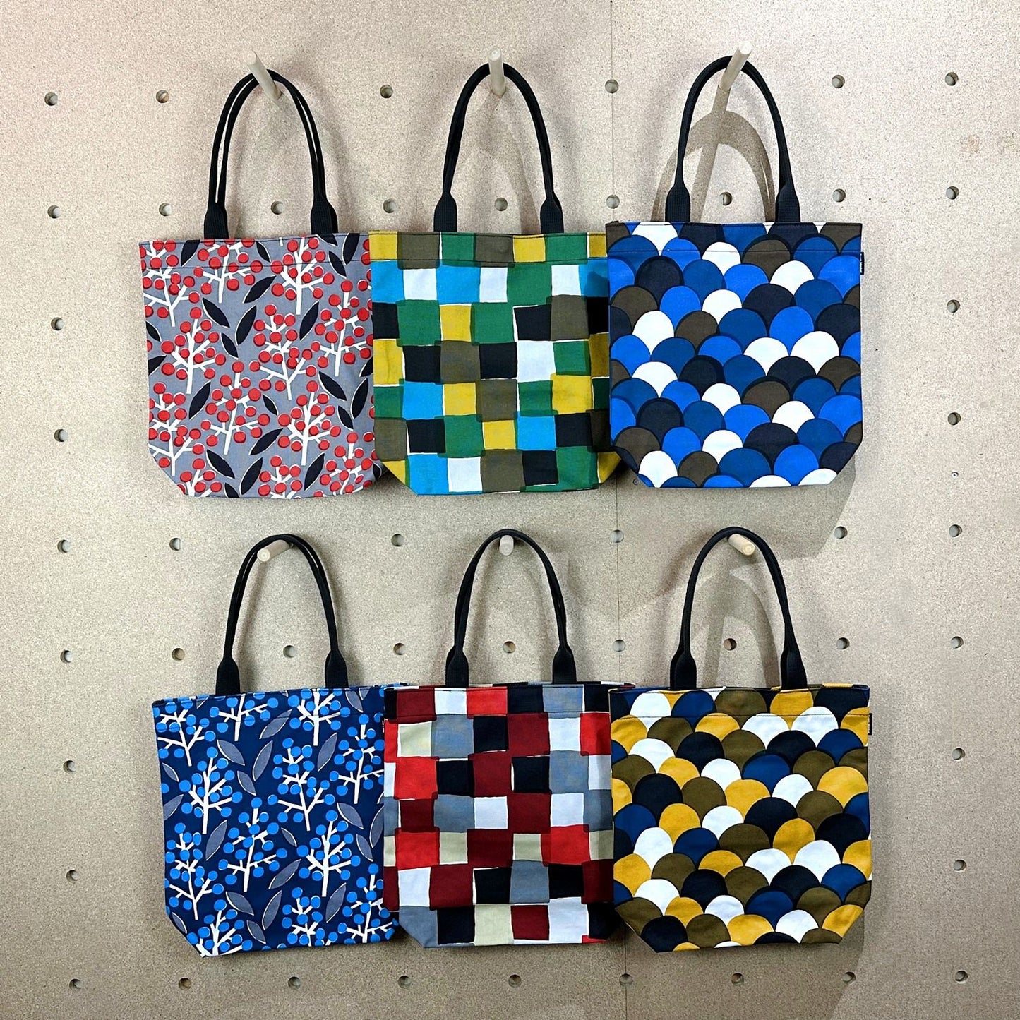 京都職人仕上げ｜幸せの文様 縦型トートバッグ 青海波｜手染め生地 日本製 帆布 コットン100%